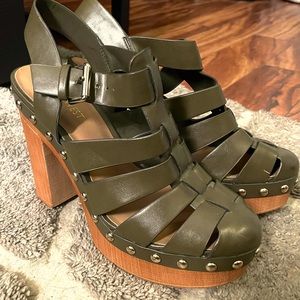 Nine West Size 7 Platform Sandals Olive Green